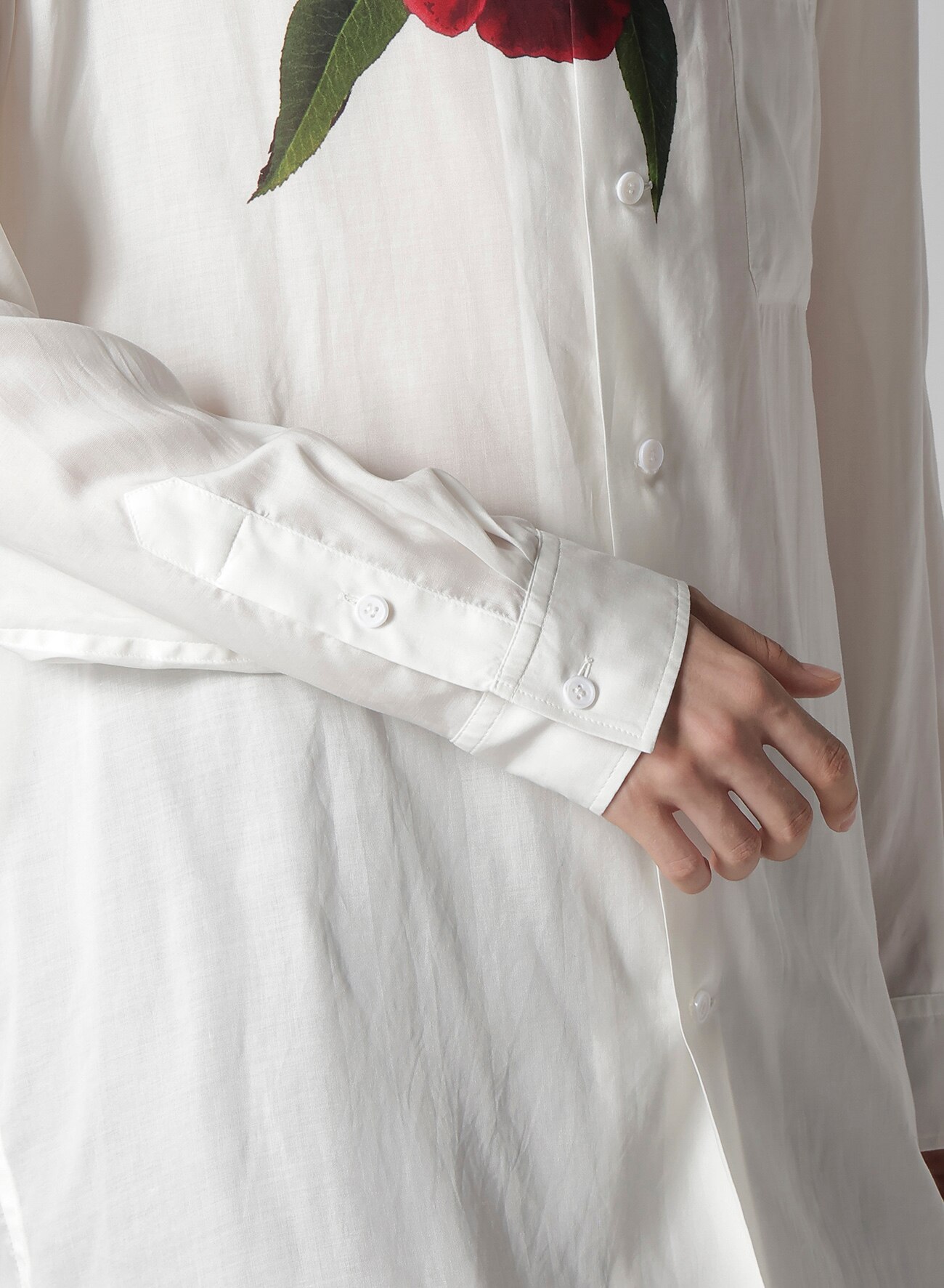 REGULAR COLLAR SHIRT WITH RED FLOWER PRINT_6