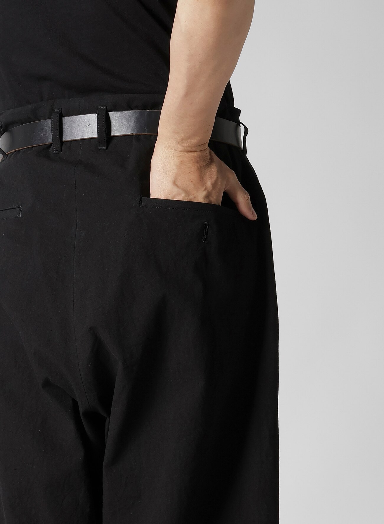 RIGHT LEG POCKET PANTS WITH COTTON LINEN UNEVEN YARN CANVAS RIGHT LEG POCKET PANTS WITH COTTON LINEN UNEVEN YARN CANVAS