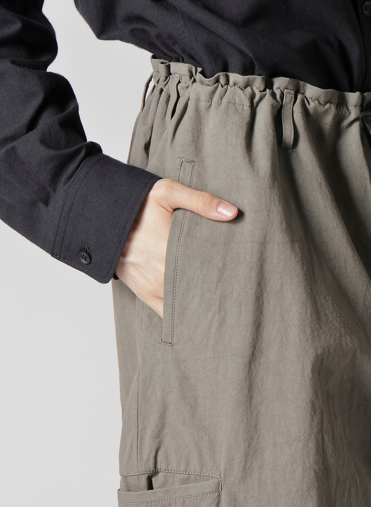 【January 11, 10:00(JST)  Release】COTTON POPLIN PANTS WITH RIGHT AND LEFT LEG POCKETS_3