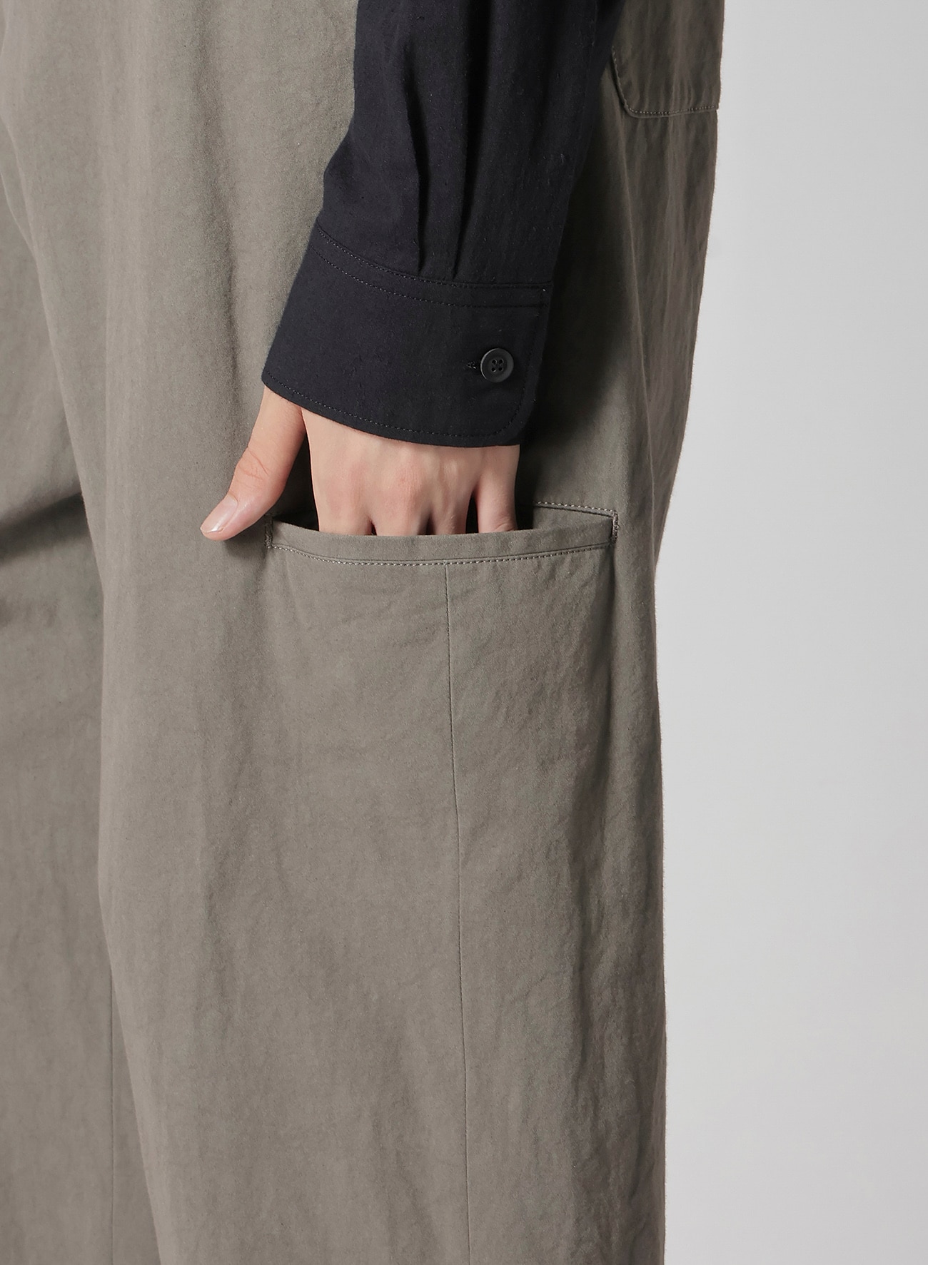 January 11, 10:00(JST) Release】COTTON POPLIN PANTS WITH