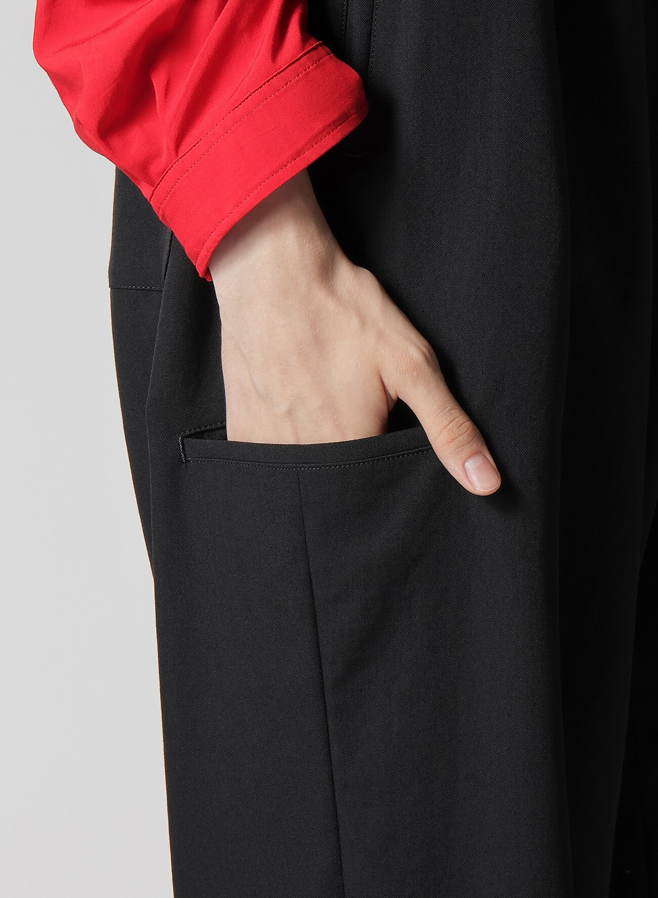 WOOL GABARDINE RIGHT AND LEFT LEG POCKETS PANTS_5