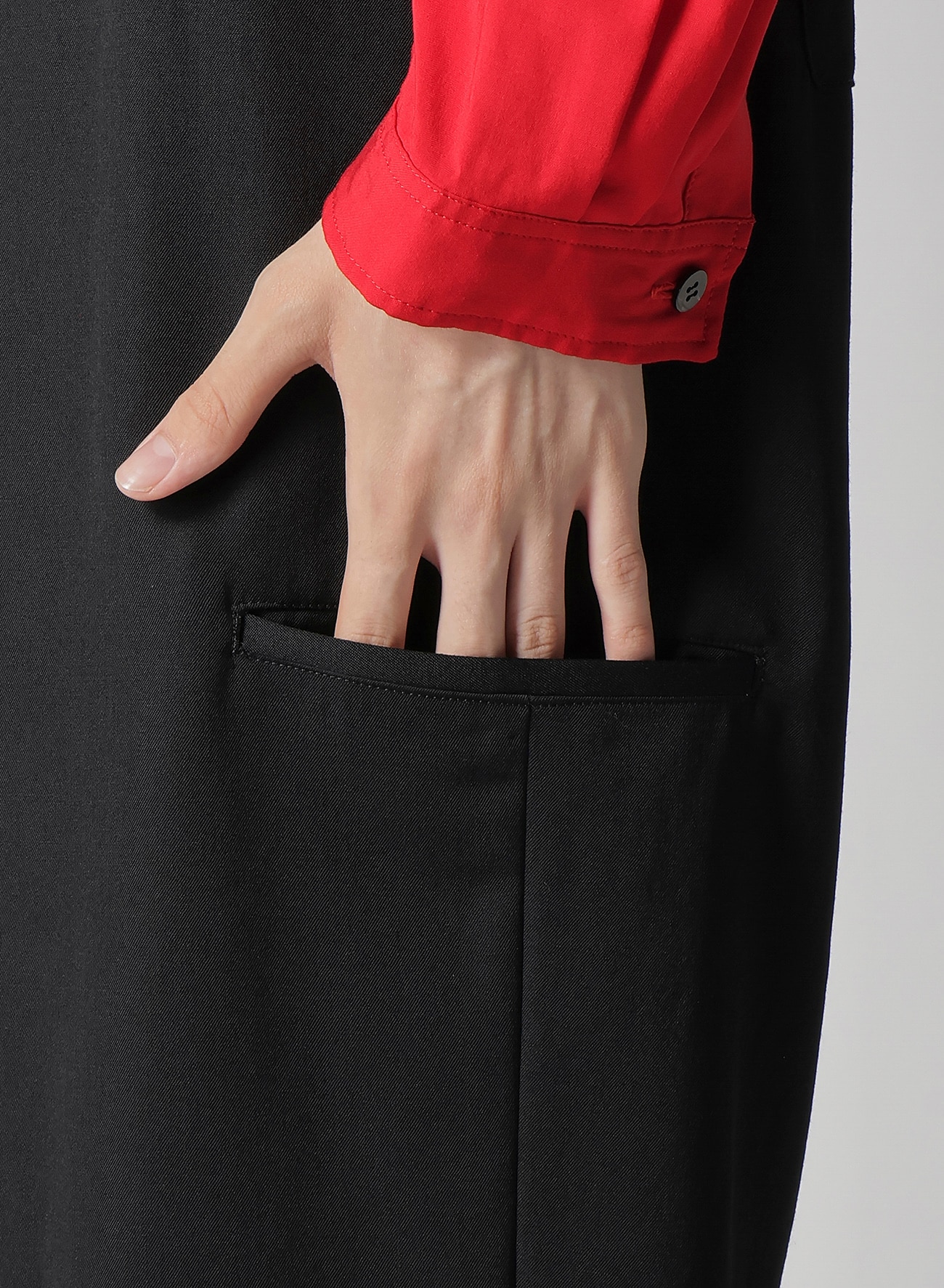 WOOL GABARDINE RIGHT AND LEFT LEG POCKETS PANTS(S Black