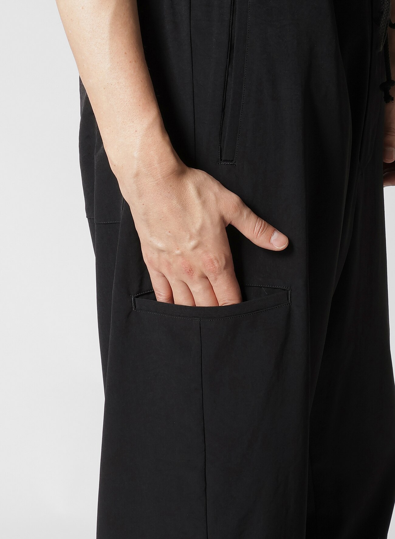January 11, 10:00(JST) Release]TA TUXEDO PANTS WITH RIGHT AND LEFT LEG POCKETS_4