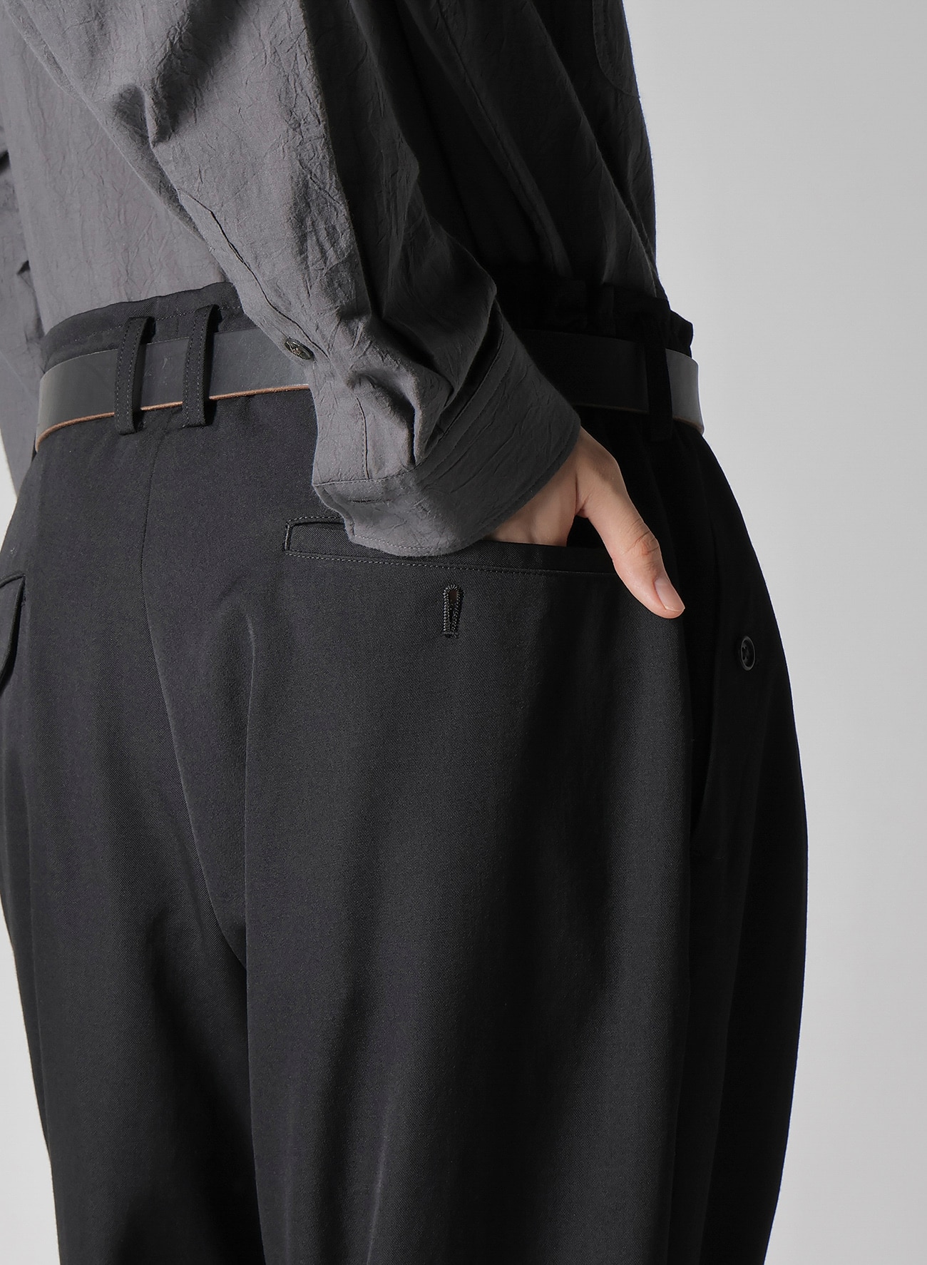 WOOL GABARDINE POCKET DETAIL PANTS_4