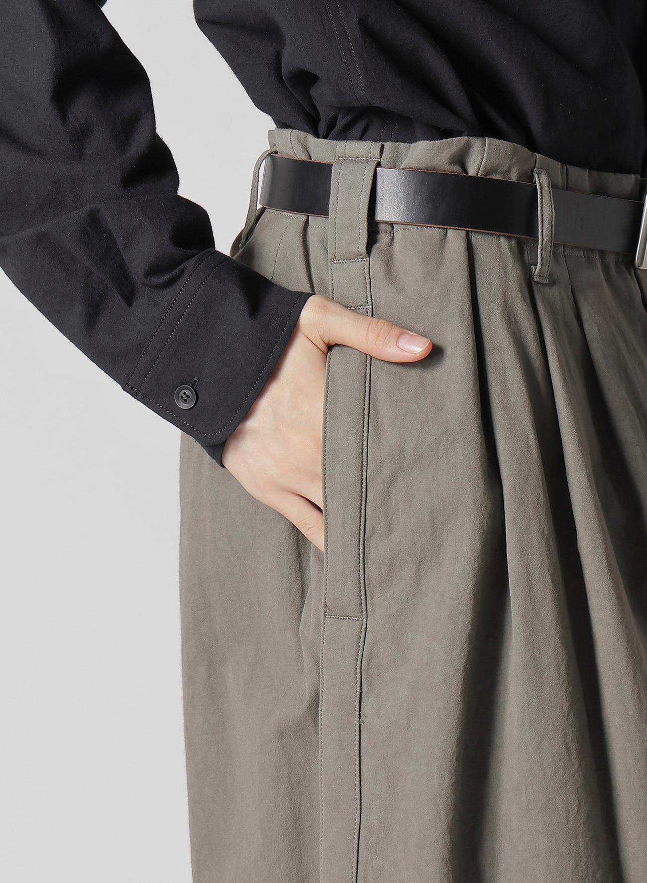 January 11, 10:00(JST) Release】COTTON POPLIN PANTS WITH SIDE TAPE DETAIL_3