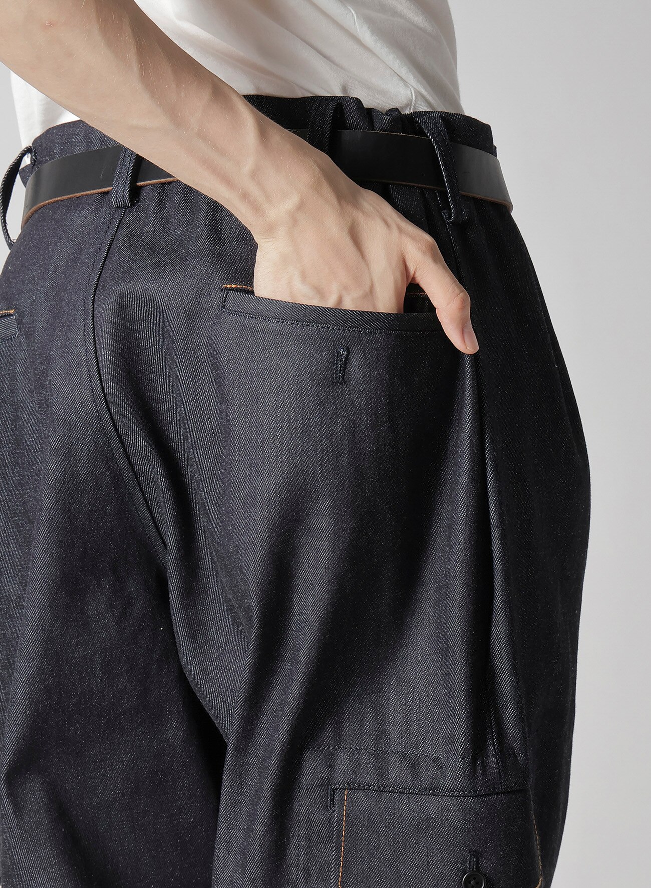 January 11, 10:00(JST) Release] 13oz UNEVEN YARN DENIM TUCK PANTS WITH COLOR COMBI STITCH_4