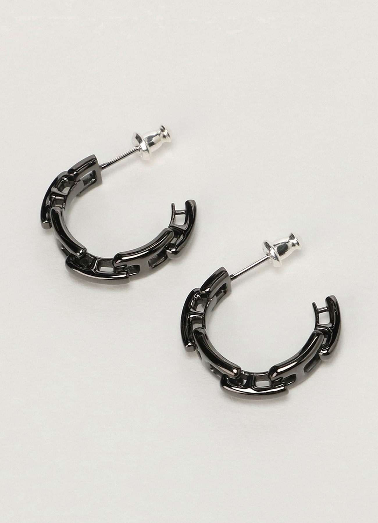 Bow-shaped earrings - Black - Ladies | H&M IN