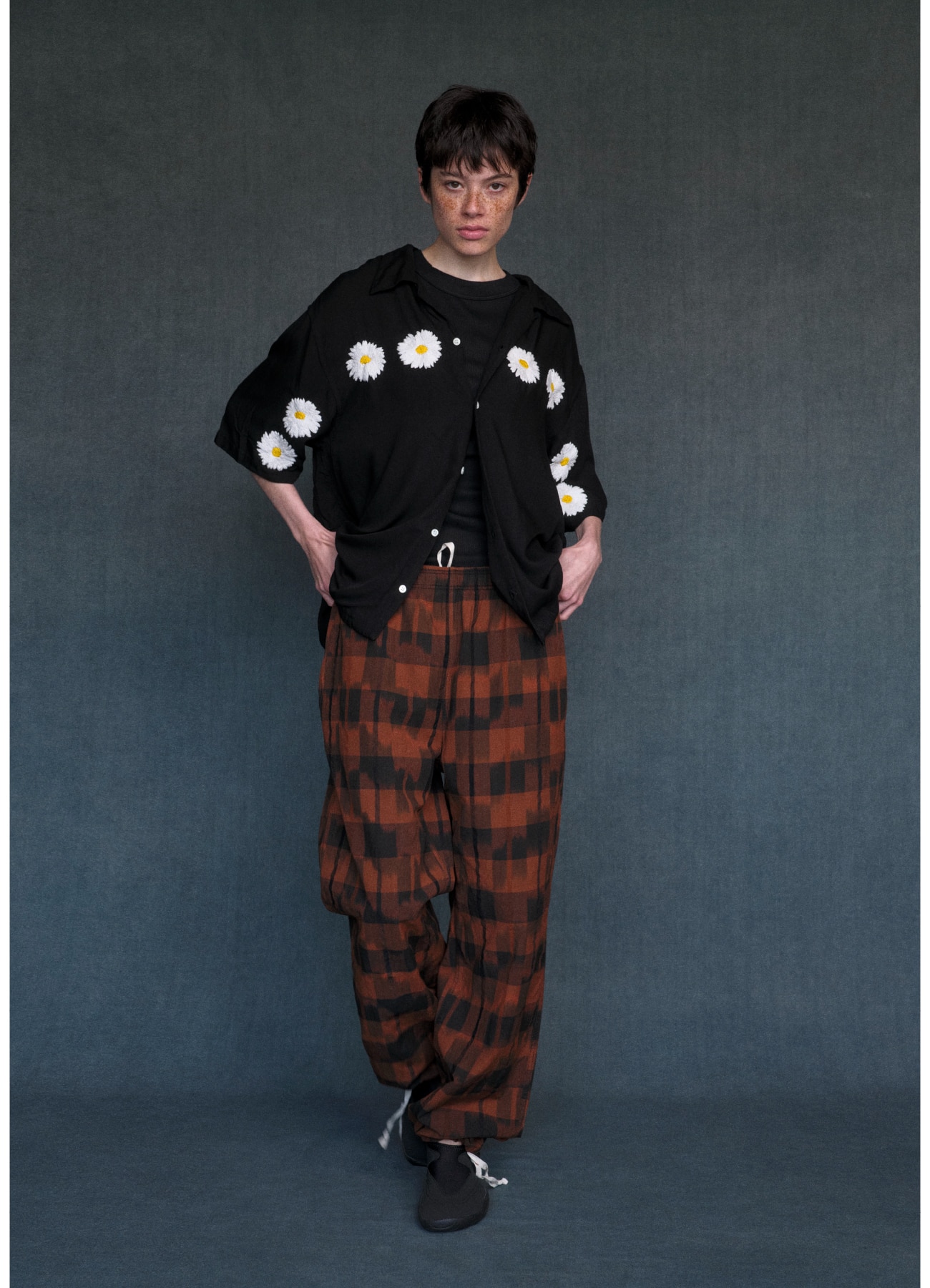 Flower Embroidery Open Collar SS Shirt_4