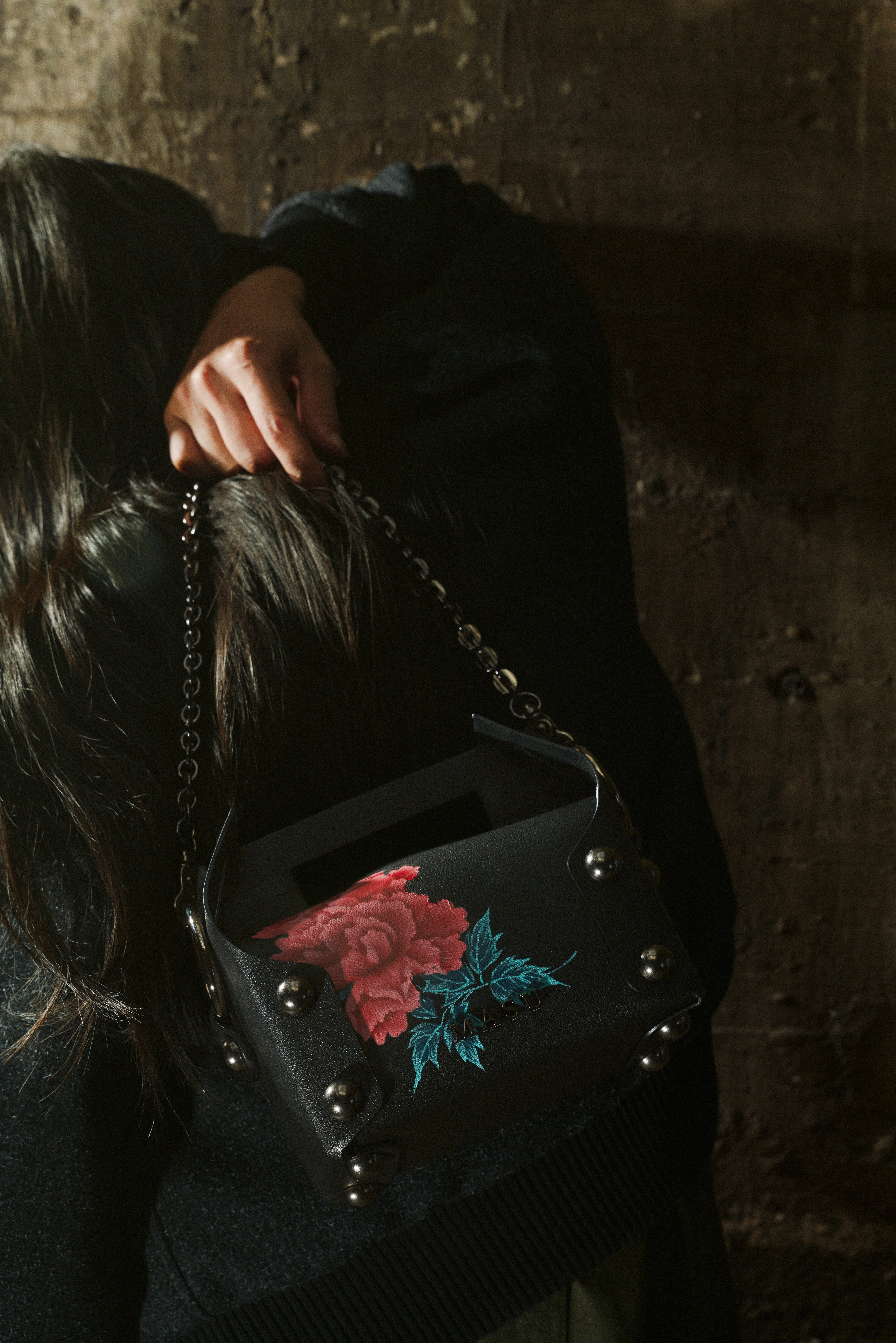 [26 Nov 12:00 JST release] WILDSIDE x M A S U PEONY LEATHER CAKE BAG_2