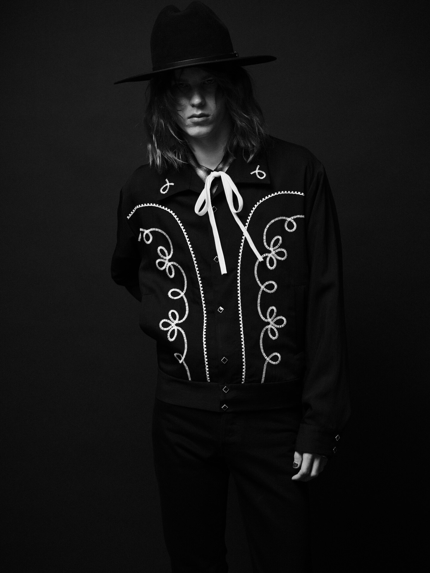 Arabesque Embroidery Western JKT_3