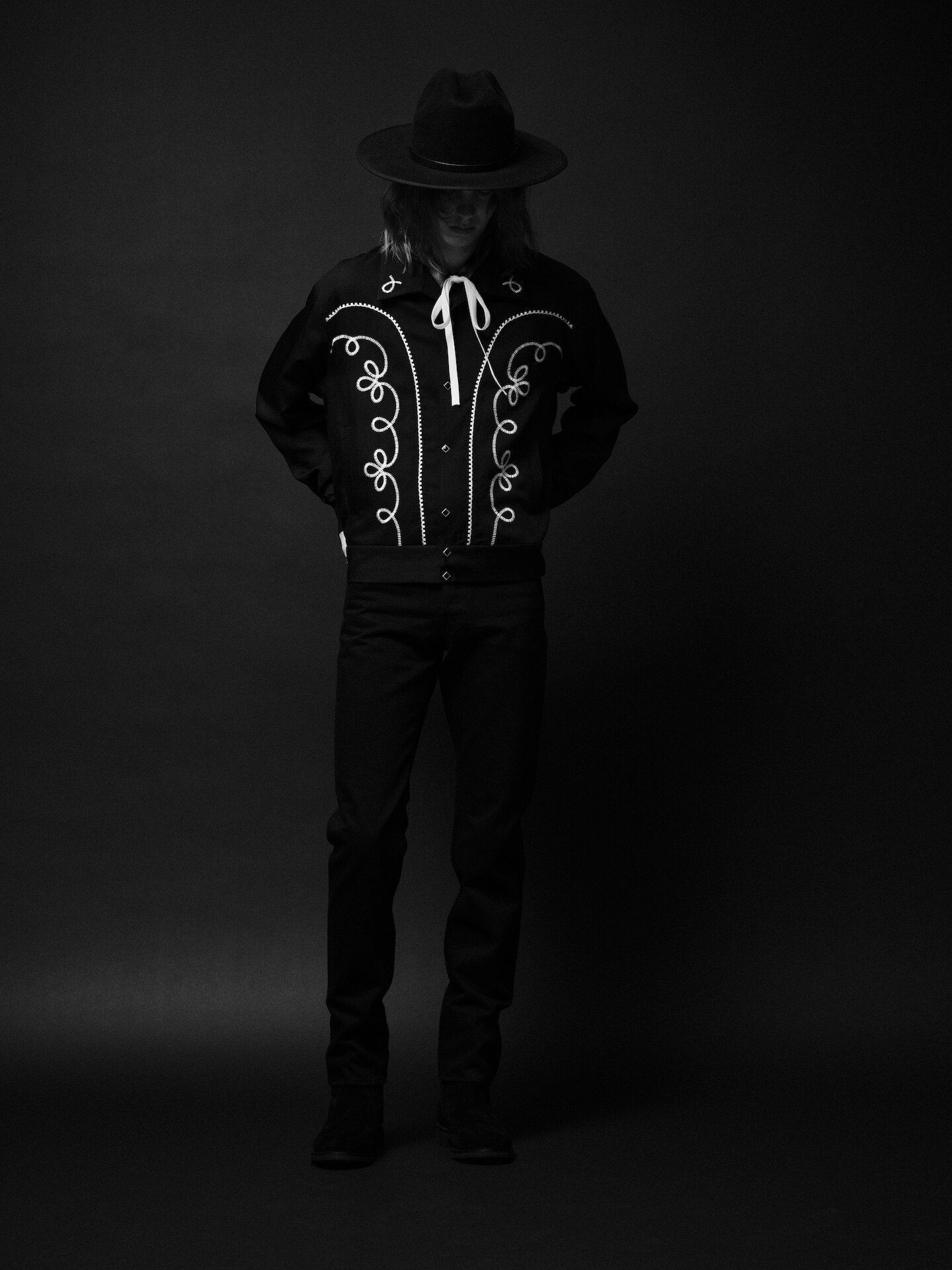 Arabesque Embroidery Western JKT_4