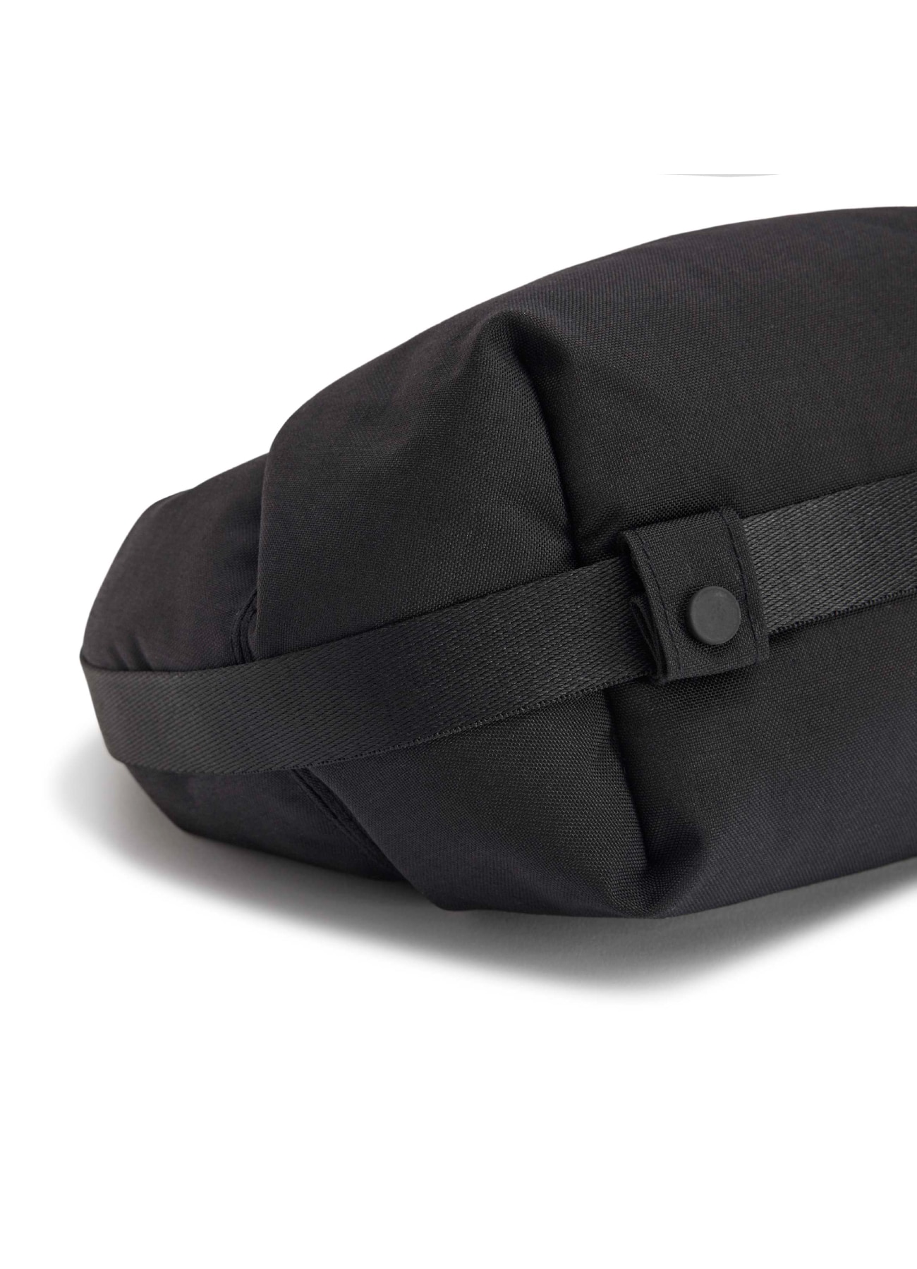 [13 June 12:00 JST release]Y-3 CRESCEN BAG_6