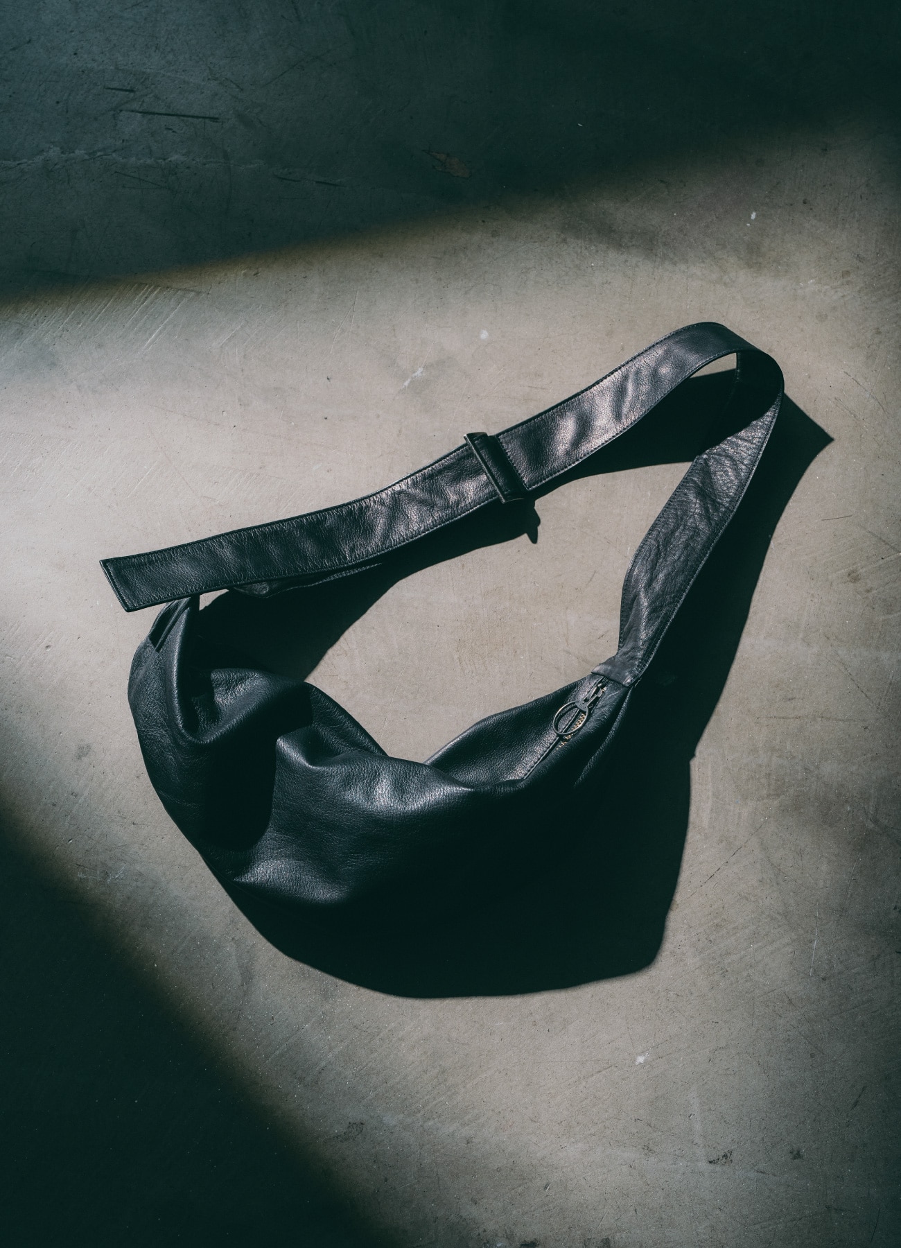 [11 Mar 12:00 JST restock] Cow Leather Body Bag_2