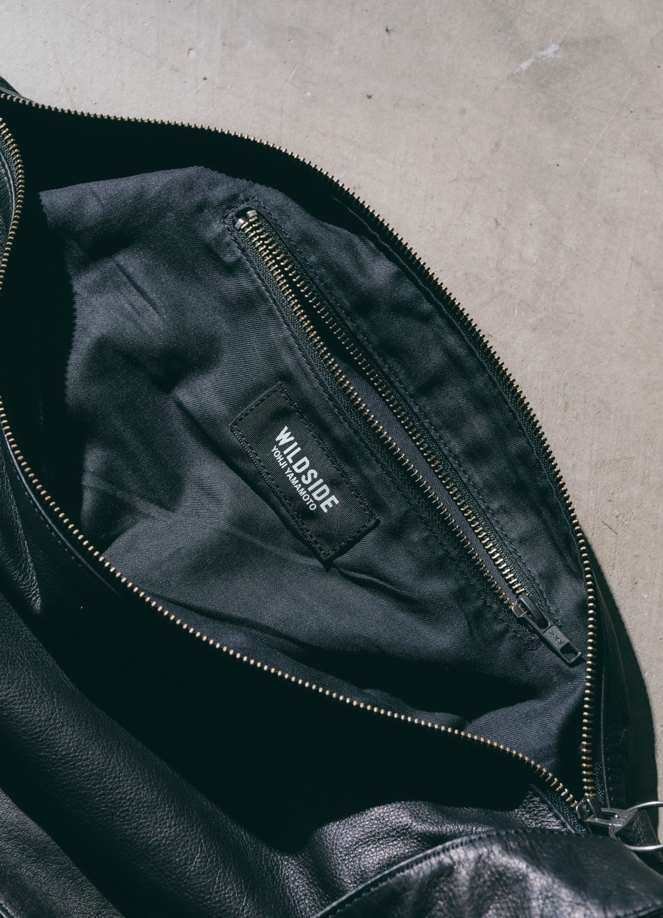 [11 Mar 12:00 JST restock] Cow Leather Body Bag_3