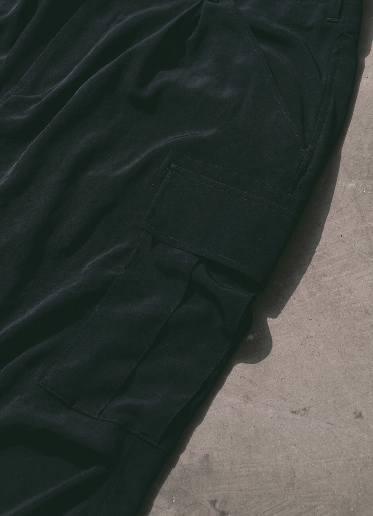[13 May 12:00 JST release] Ta/Pe Crepe de Chine Cargo Pants All Black_2