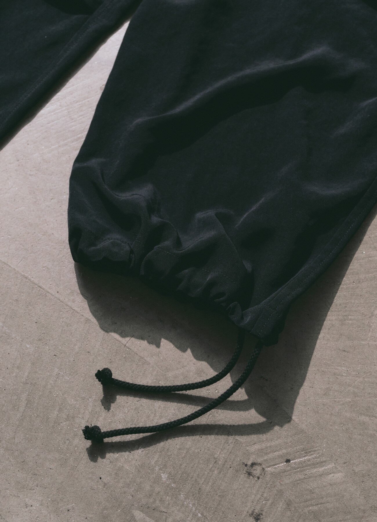 [13 May 12:00 JST release] Ta/Pe Crepe de Chine Cargo Pants All Black_3