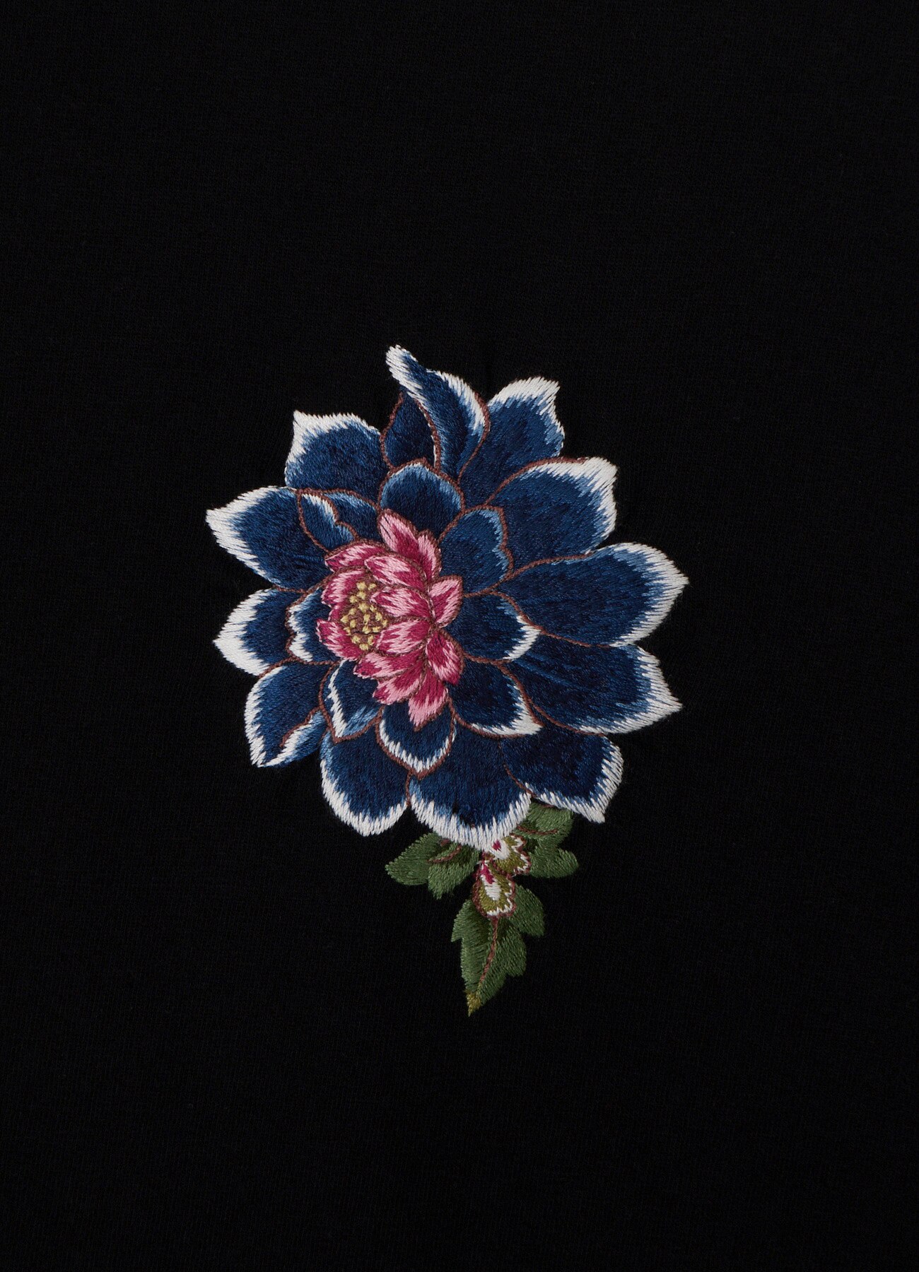 [24 June 12:00 JST release]Camellia Embroidery T-shirt_6